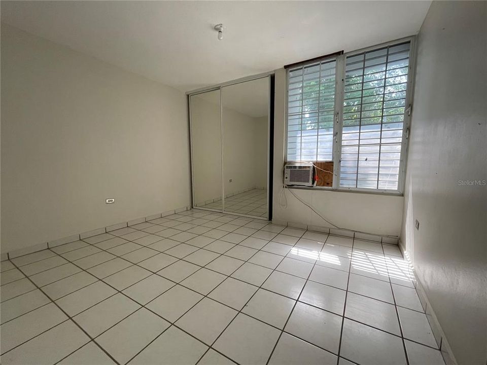 Vendido Recientemente: $129,500 (3 camas, 2 baños, 1139 Pies cuadrados)