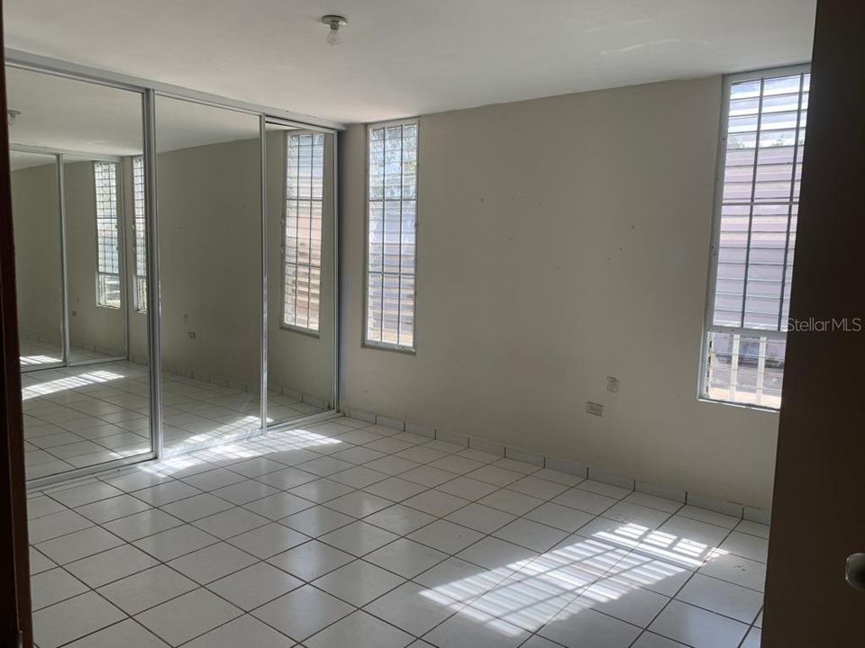 Vendido Recientemente: $129,500 (3 camas, 2 baños, 1139 Pies cuadrados)