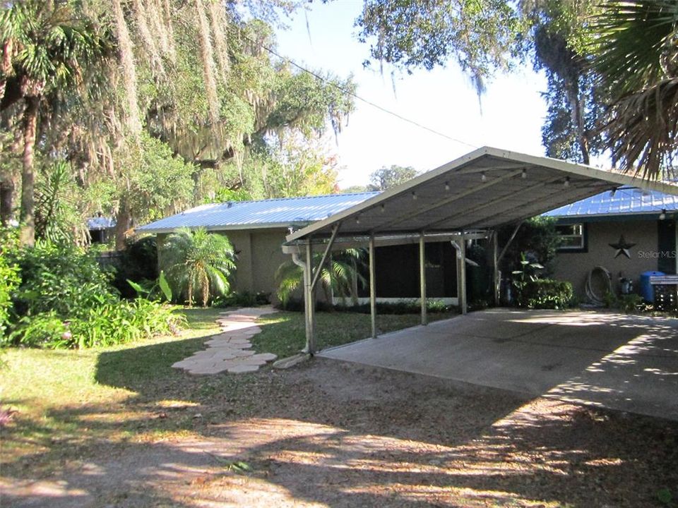 最近售出: $239,900 (2 贝兹, 2 浴室, 1100 平方英尺)