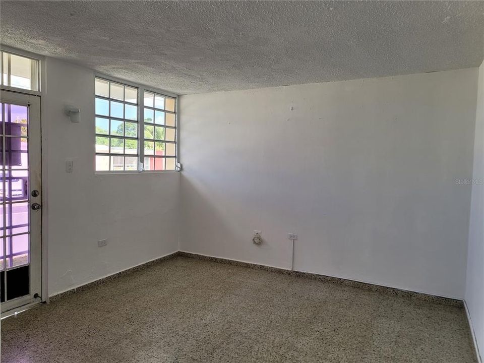 Vendido Recientemente: $115,000 (3 camas, 2 baños, 1100 Pies cuadrados)