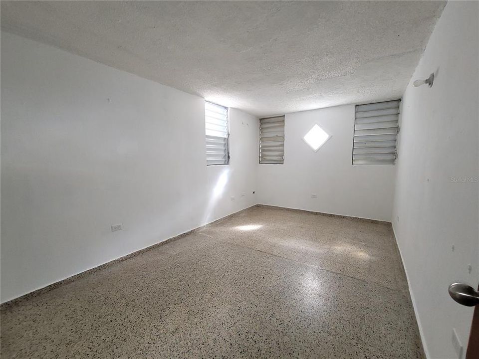 Vendido Recientemente: $115,000 (3 camas, 2 baños, 1100 Pies cuadrados)