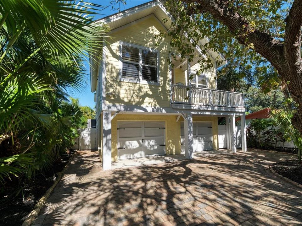 Recently Sold: $1,150,000 (4 beds, 2 baths, 1581 Square Feet)