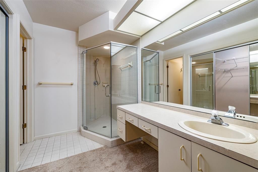 最近售出: $300,000 (3 贝兹, 2 浴室, 1586 平方英尺)