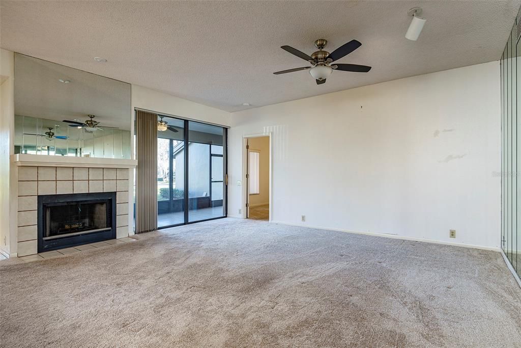 Recently Sold: $300,000 (3 beds, 2 baths, 1586 Square Feet)