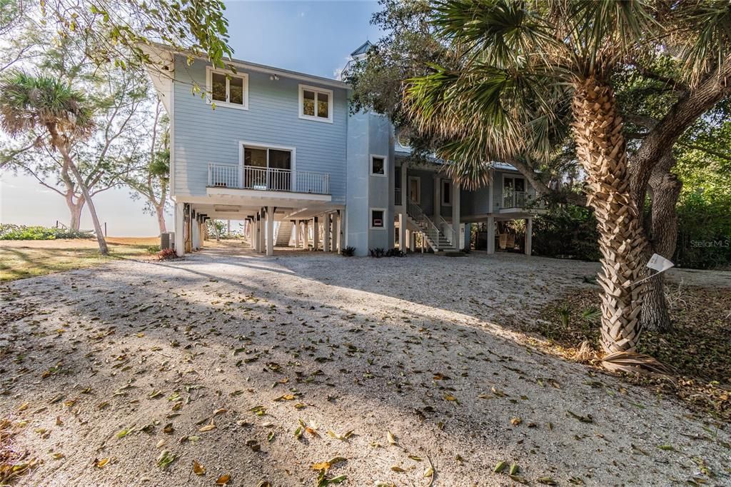 Vendido Recientemente: $1,750,000 (3 camas, 4 baños, 3386 Pies cuadrados)