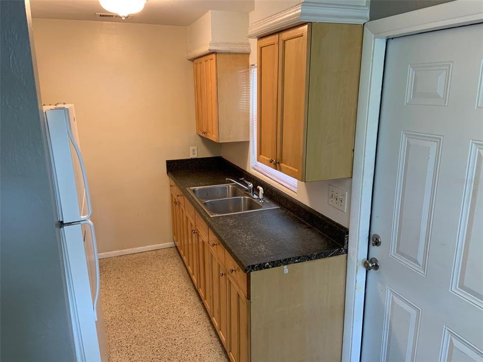 Recently Rented: $1,290 (3 beds, 1 baths, 1056 Square Feet)