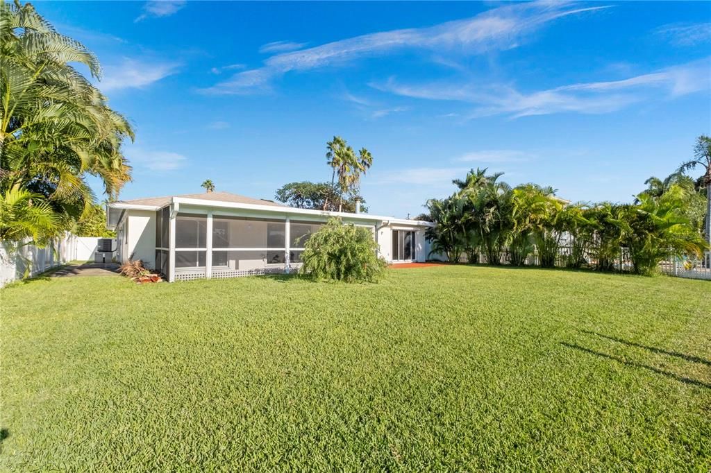 Recently Sold: $999,000 (4 beds, 2 baths, 2148 Square Feet)