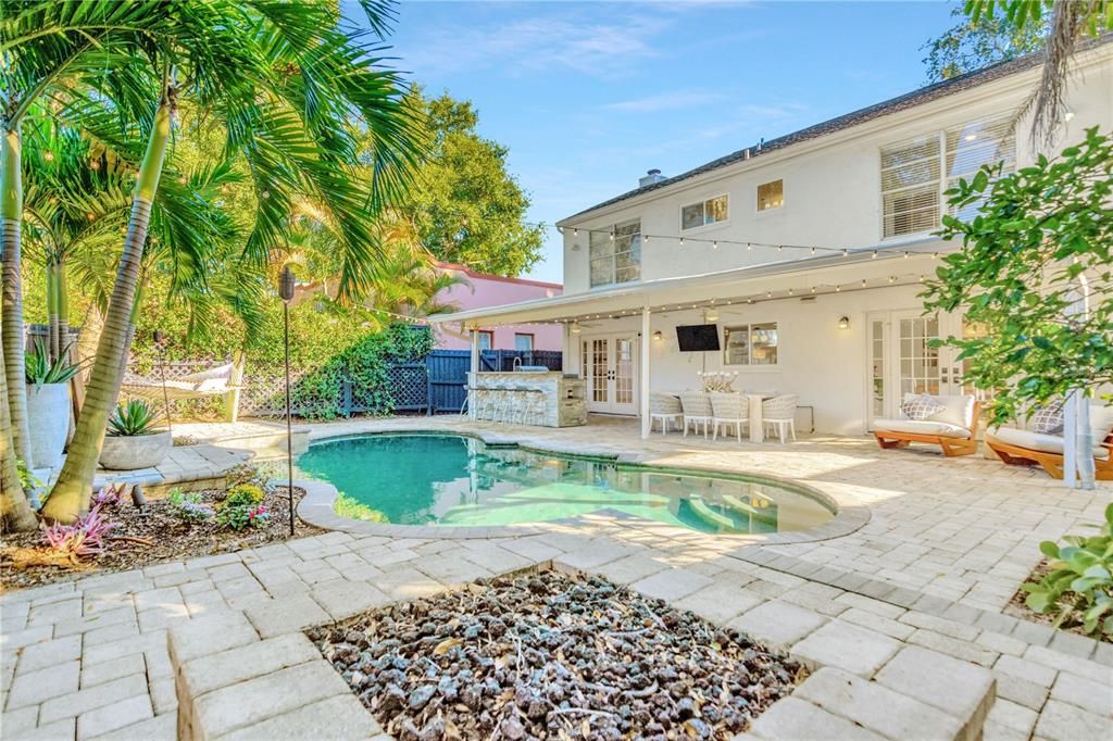 Recently Sold: $999,000 (3 beds, 2 baths, 1932 Square Feet)