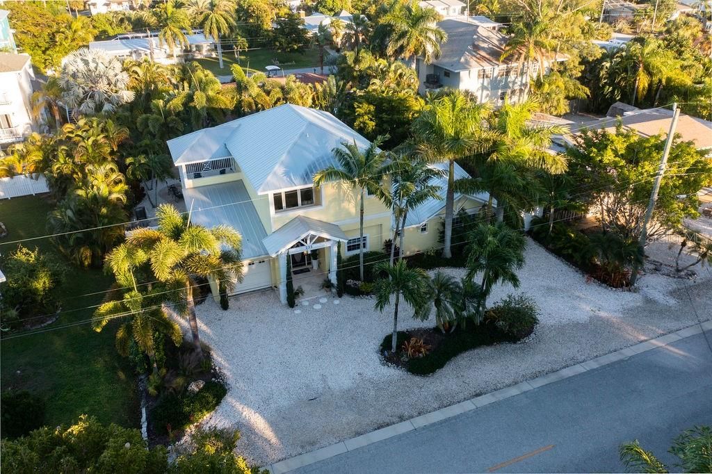 Recently Sold: $2,275,000 (4 beds, 4 baths, 2753 Square Feet)