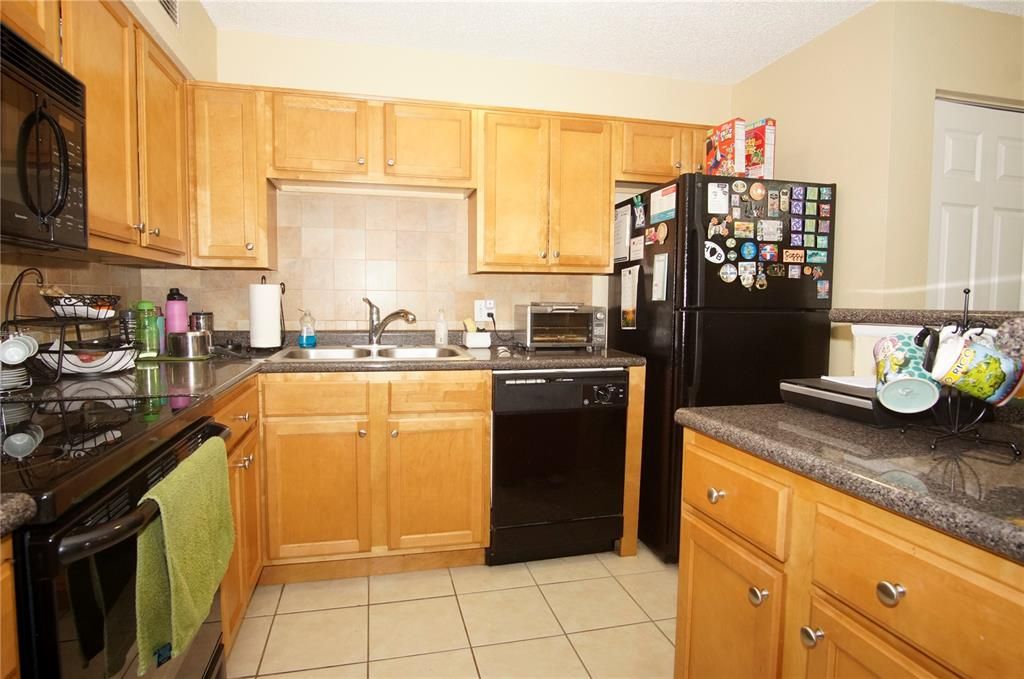 Recently Sold: $129,900 (1 beds, 1 baths, 712 Square Feet)