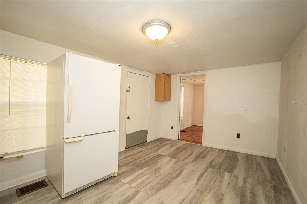 Recently Sold: $95,000 (2 beds, 1 baths, 834 Square Feet)