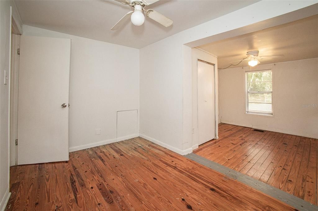 Recently Sold: $95,000 (2 beds, 1 baths, 834 Square Feet)