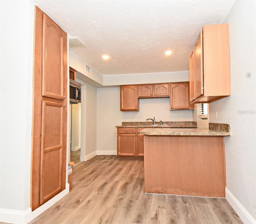 Recently Sold: $300,000 (3 beds, 1 baths, 1160 Square Feet)