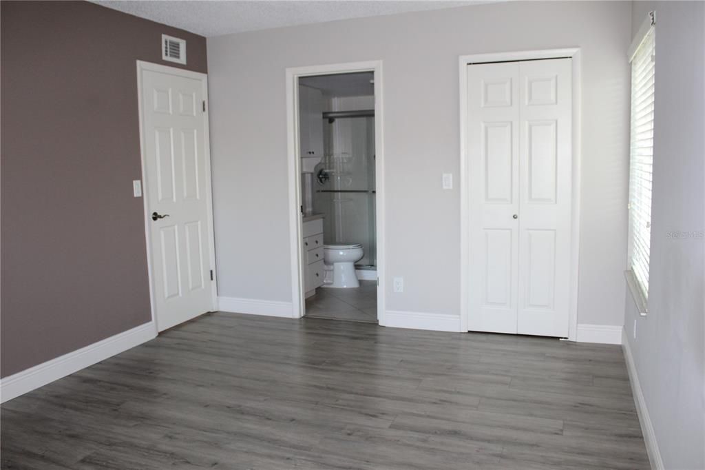 Recently Sold: $155,000 (2 beds, 2 baths, 975 Square Feet)