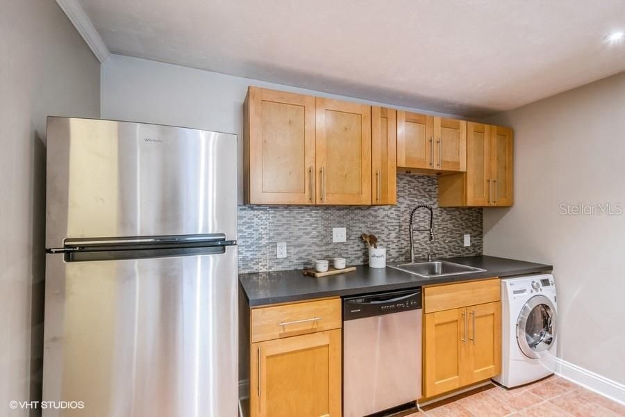 Recently Sold: $95,000 (1 beds, 1 baths, 576 Square Feet)