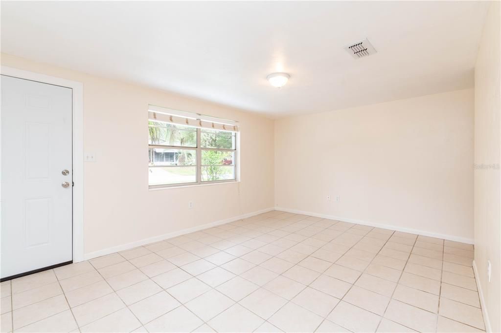 Recently Sold: $135,000 (2 beds, 1 baths, 942 Square Feet)