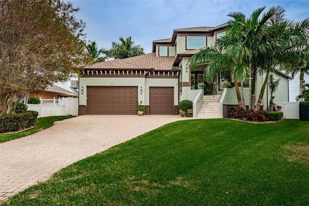 Recently Sold: $3,200,000 (4 beds, 5 baths, 3976 Square Feet)