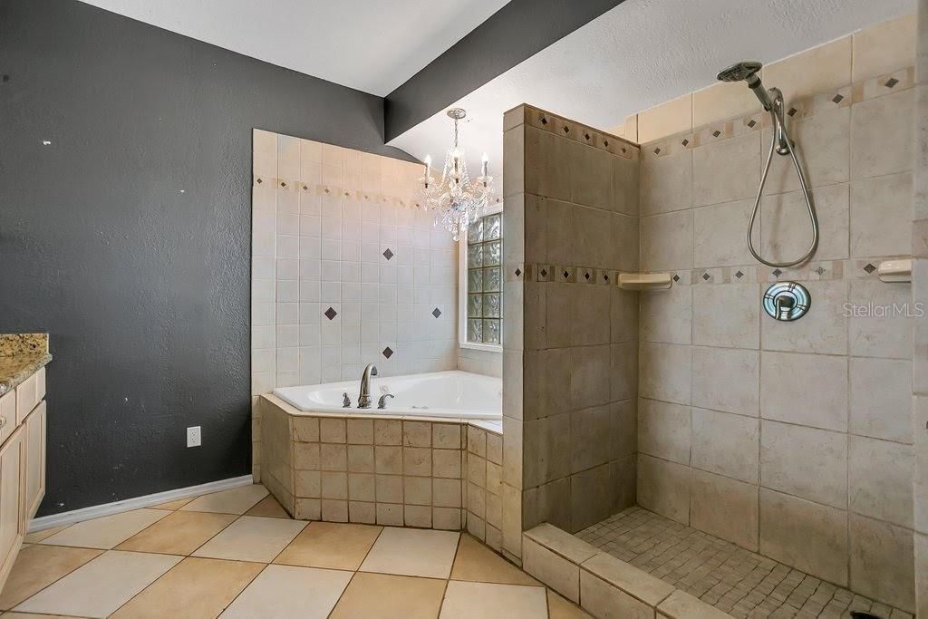 最近售出: $434,000 (3 贝兹, 2 浴室, 1945 平方英尺)