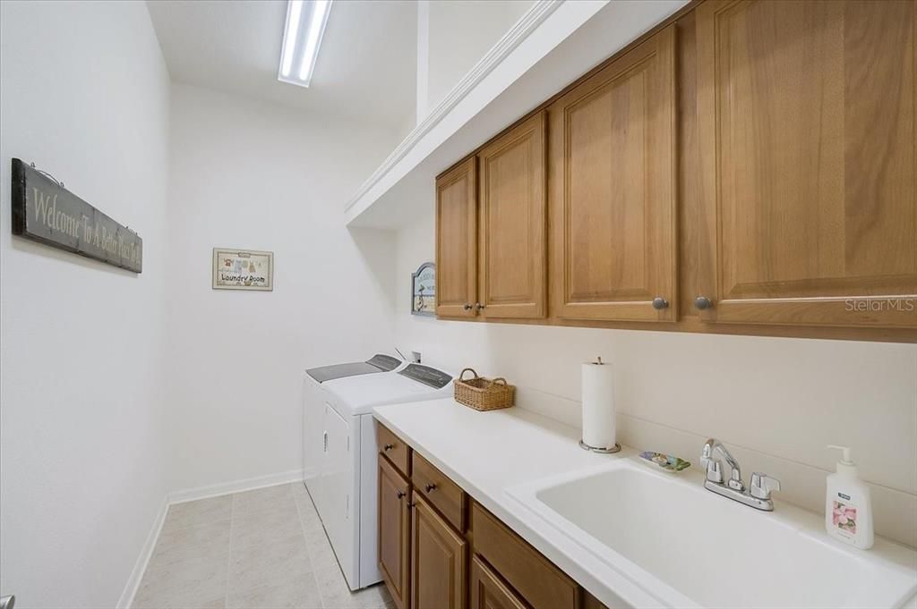 Recently Sold: $450,000 (3 beds, 2 baths, 1952 Square Feet)