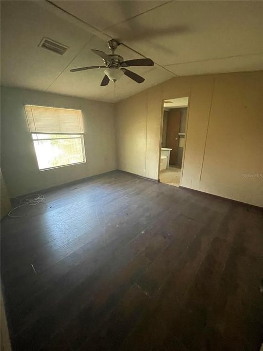Recently Sold: $49,999 (2 beds, 2 baths, 924 Square Feet)