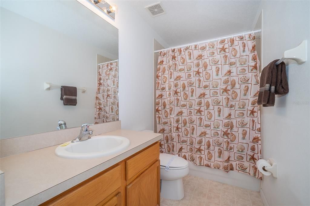 最近售出: $360,000 (4 贝兹, 3 浴室, 1940 平方英尺)