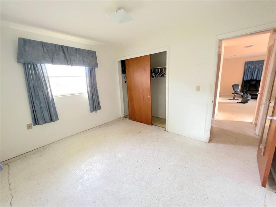 Recently Sold: $99,900 (2 beds, 2 baths, 1474 Square Feet)