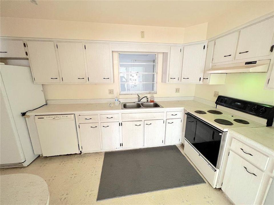 Recently Sold: $99,900 (2 beds, 2 baths, 1474 Square Feet)