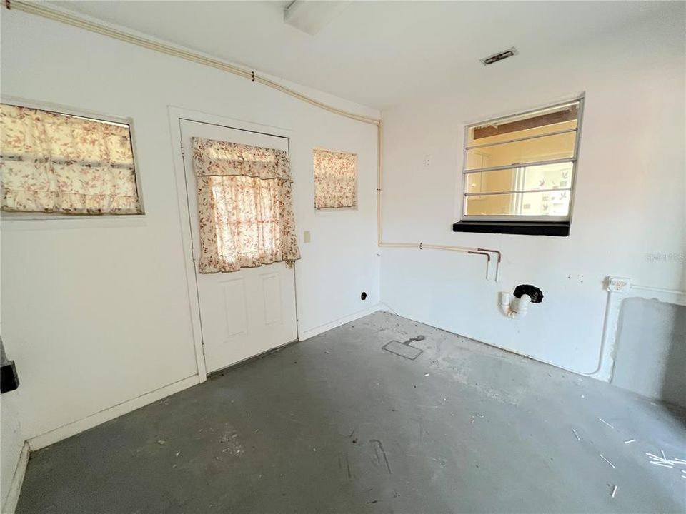 Recently Sold: $99,900 (2 beds, 2 baths, 1474 Square Feet)