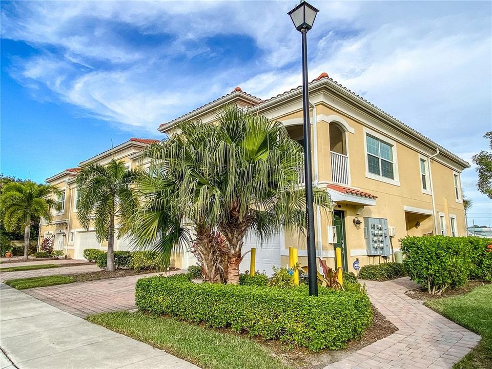 Recently Rented: $2,350 (3 beds, 2 baths, 1528 Square Feet)