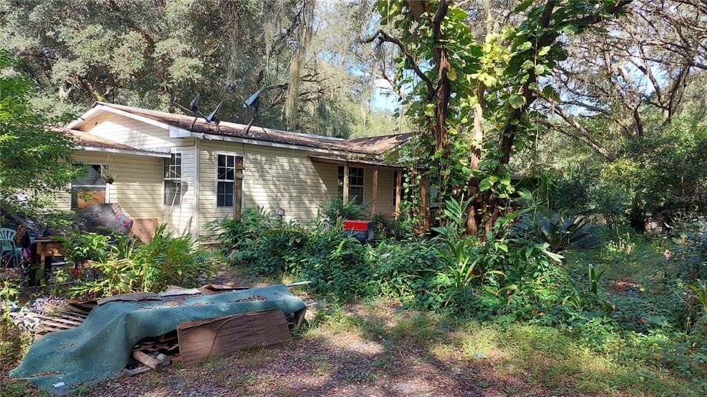 Recently Sold: $90,000 (3 beds, 2 baths, 1404 Square Feet)