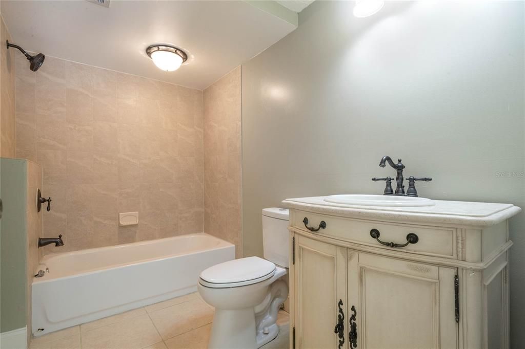 最近售出: $375,000 (3 贝兹, 2 浴室, 1726 平方英尺)