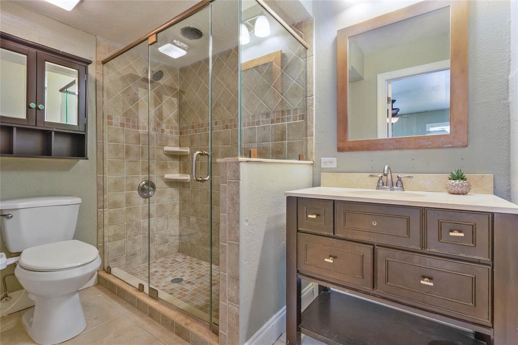 最近售出: $375,000 (3 贝兹, 2 浴室, 1726 平方英尺)