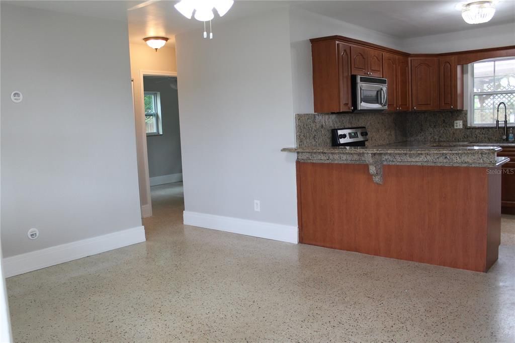 Recently Sold: $229,000 (2 beds, 1 baths, 709 Square Feet)