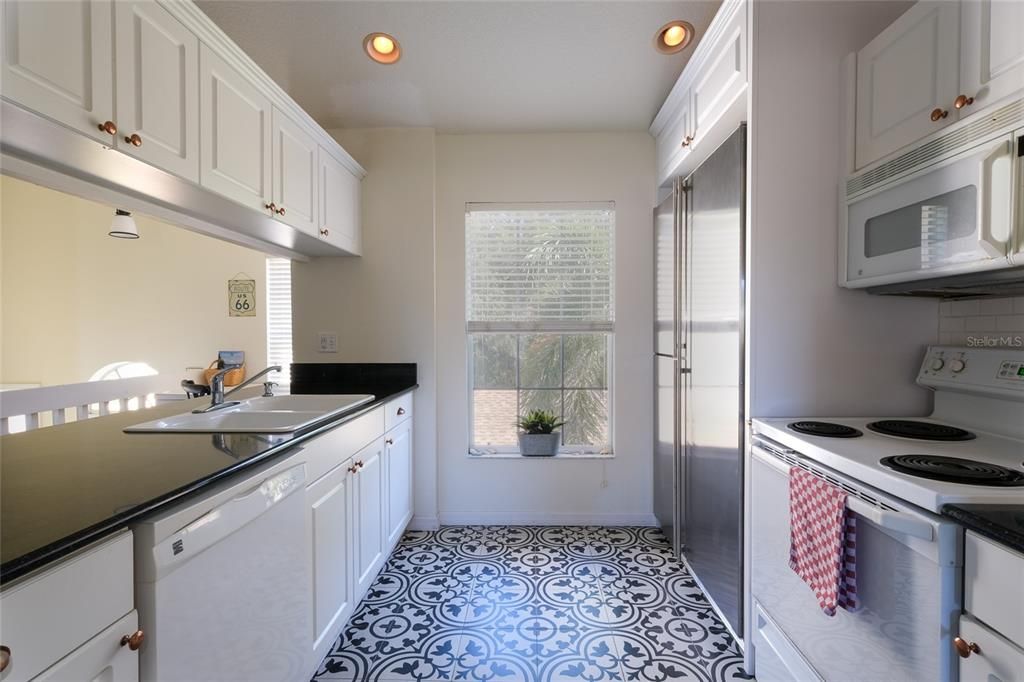 Recently Sold: $310,000 (2 beds, 2 baths, 1138 Square Feet)