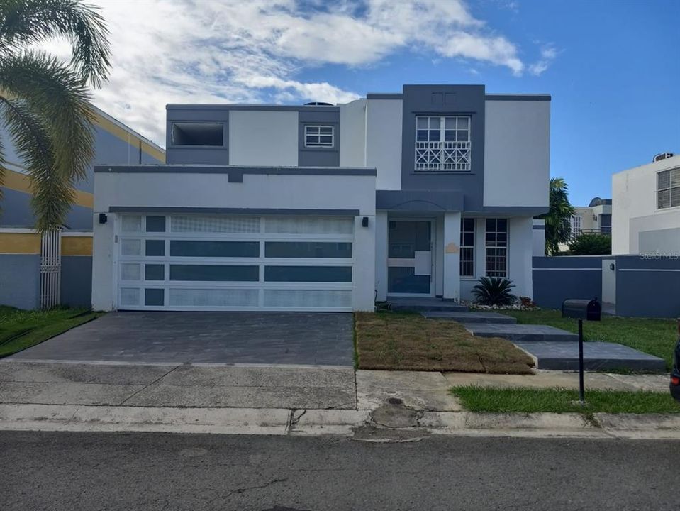 Vendido Recientemente: $395,000 (4 camas, 3 baños, 2000 Pies cuadrados)