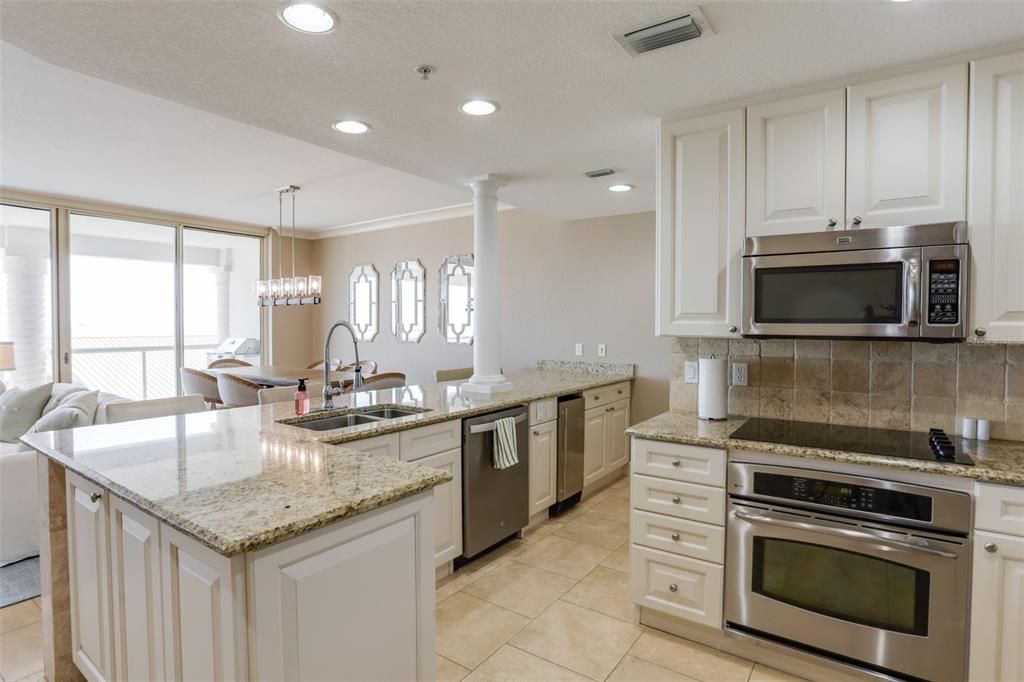 Recently Sold: $1,049,000 (3 beds, 3 baths, 1614 Square Feet)
