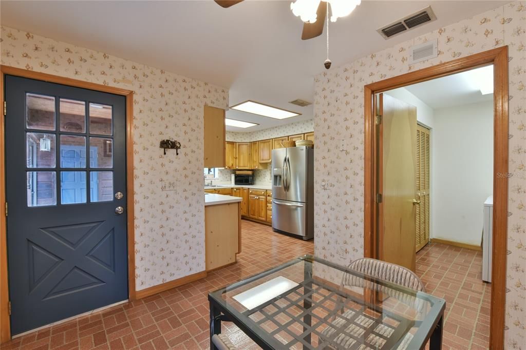 Recently Sold: $575,000 (2 beds, 2 baths, 1350 Square Feet)