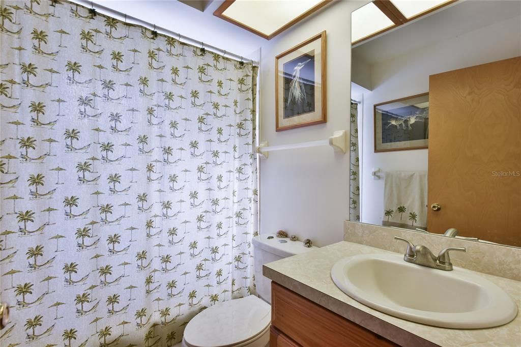 最近售出: $575,000 (2 贝兹, 2 浴室, 1350 平方英尺)