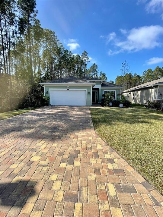 Recently Sold: $320,000 (3 beds, 2 baths, 1737 Square Feet)