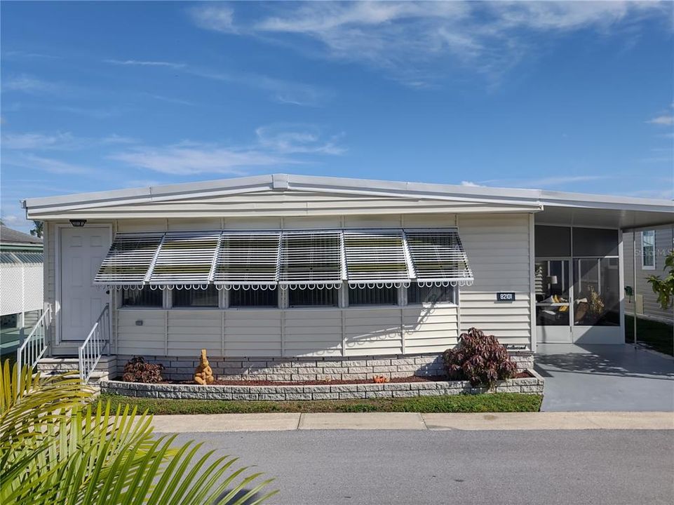 Stunning Westwind doublewide mobile home located in Heart of Tampa Bay.