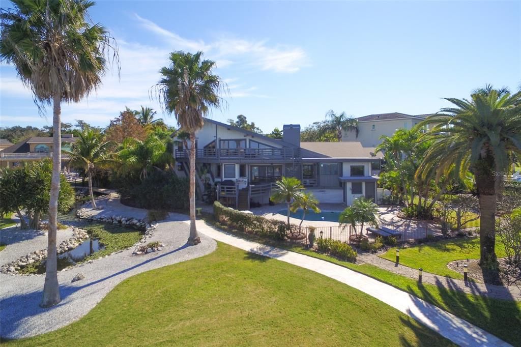 Recently Sold: $2,499,000 (5 beds, 5 baths, 5493 Square Feet)