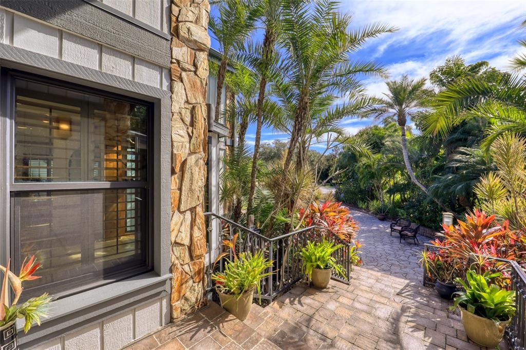 Recently Sold: $2,499,000 (5 beds, 5 baths, 5493 Square Feet)