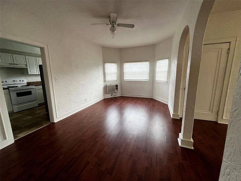 Recently Rented: $1,100 (1 beds, 1 baths, 900 Square Feet)