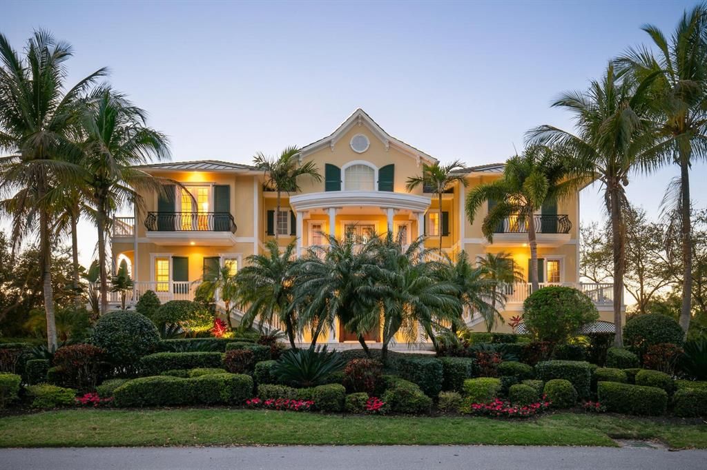 Recently Sold: $3,450,000 (4 beds, 4 baths, 5178 Square Feet)