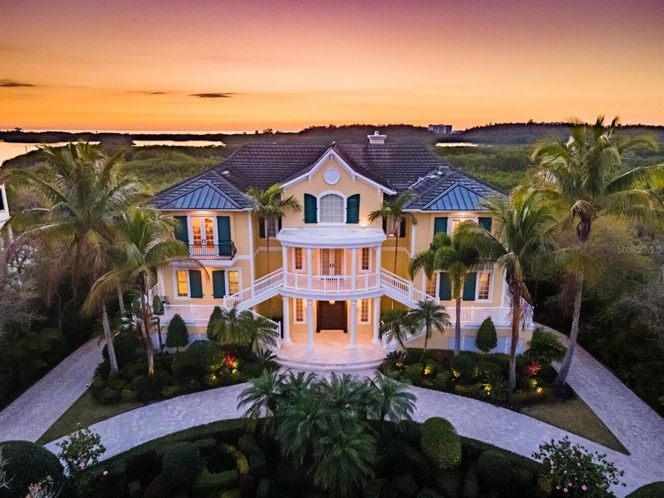 Recently Sold: $3,450,000 (4 beds, 4 baths, 5178 Square Feet)