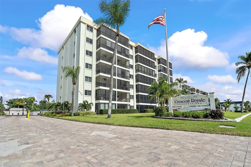 Recently Sold: $789,000 (2 beds, 2 baths, 1179 Square Feet)