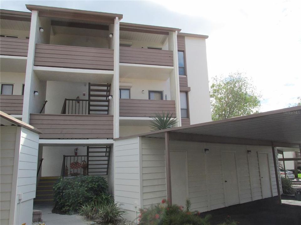 Recently Rented: $3,300 (2 beds, 2 baths, 1041 Square Feet)