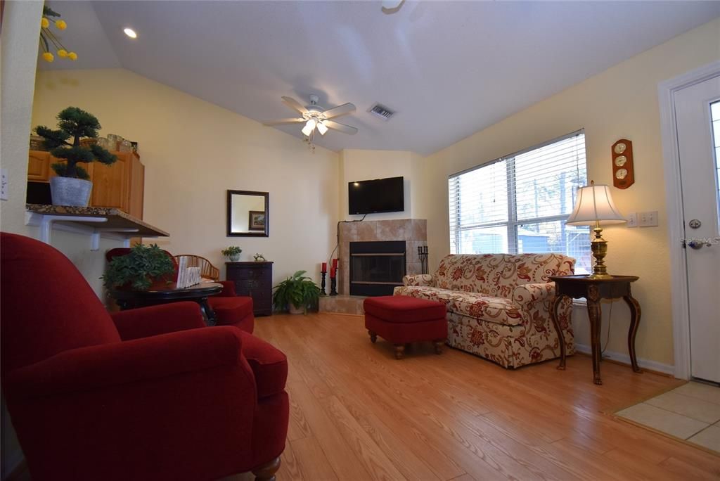 Recently Sold: $205,000 (2 beds, 2 baths, 1077 Square Feet)