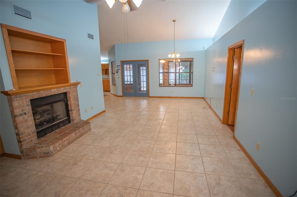 Recently Sold: $310,000 (2 beds, 2 baths, 1588 Square Feet)