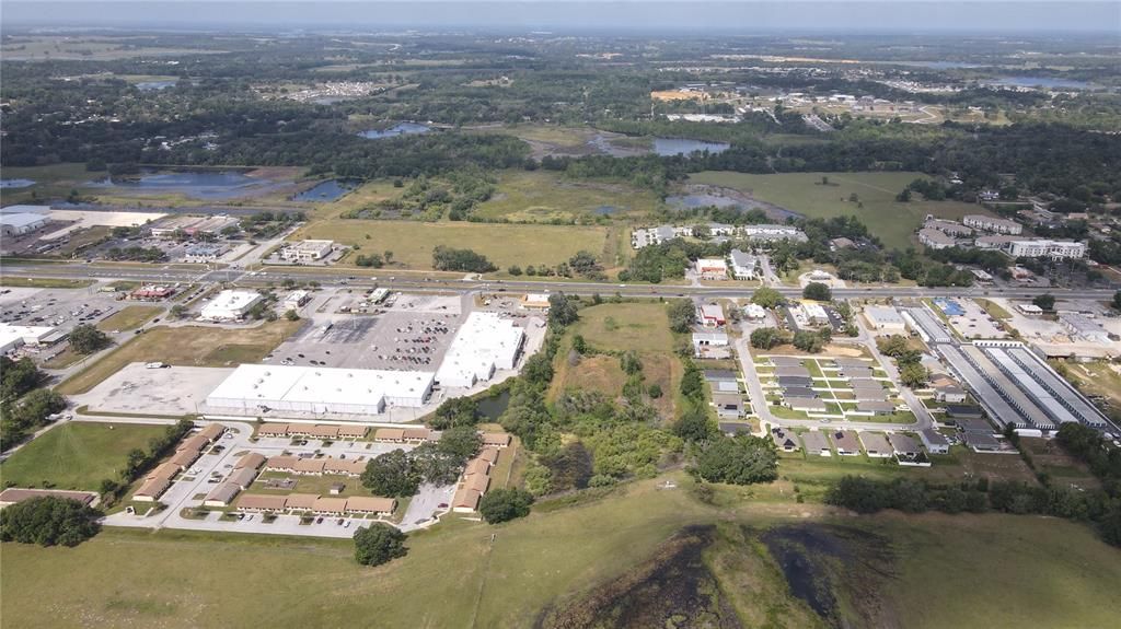 На продажу: $1,300,000 (8.24 acres)